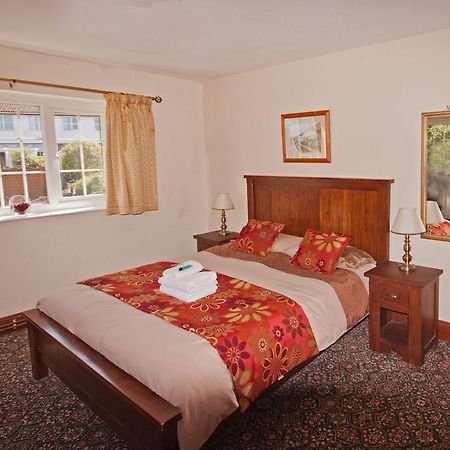 The White Hart Hotel Menheniot Extérieur photo