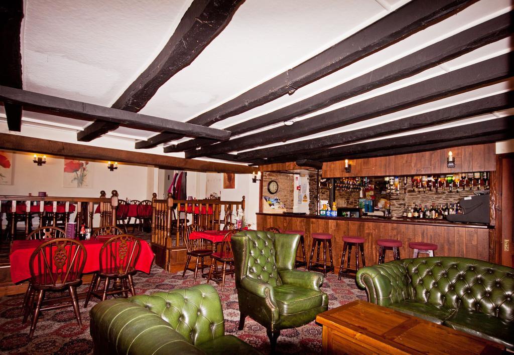 The White Hart Hotel Menheniot Extérieur photo