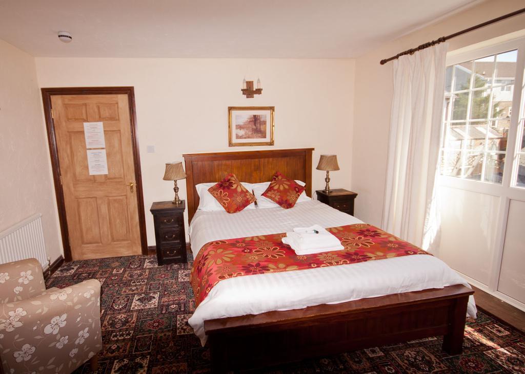 The White Hart Hotel Menheniot Extérieur photo